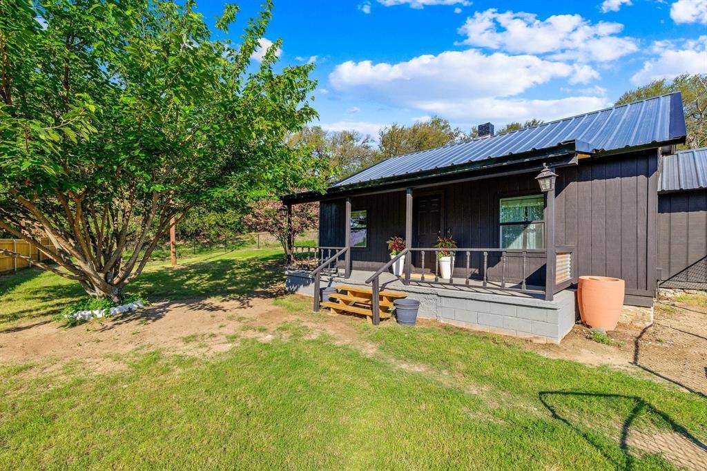 1550 S Stewart Street, Azle, TX 76020
