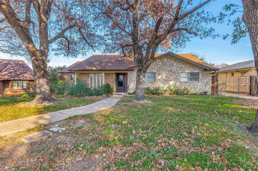 305 Cedar Creek Court, Fort Worth, TX 76103