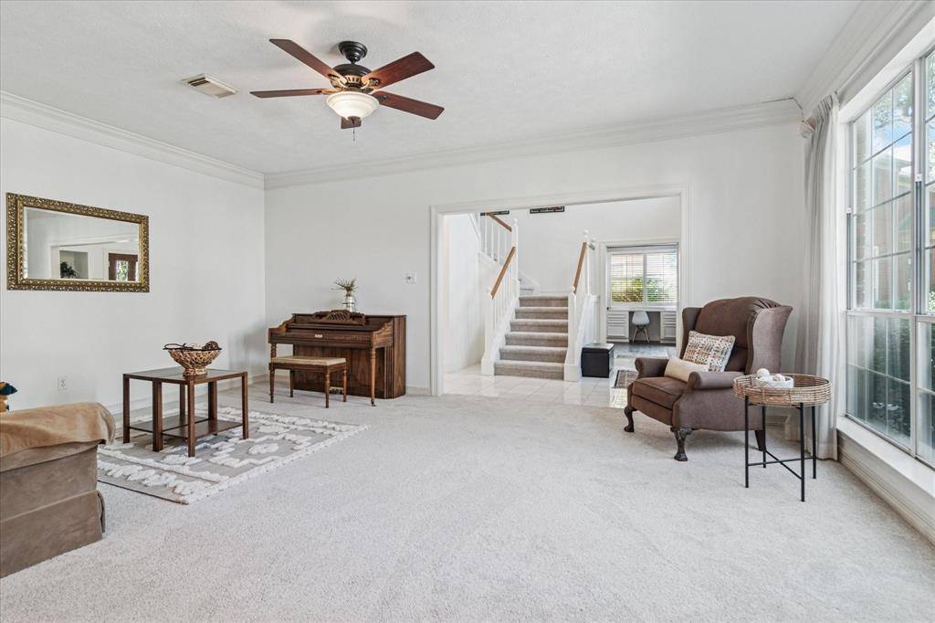 2200 Southern Oak Drive, Irving, TX 75063