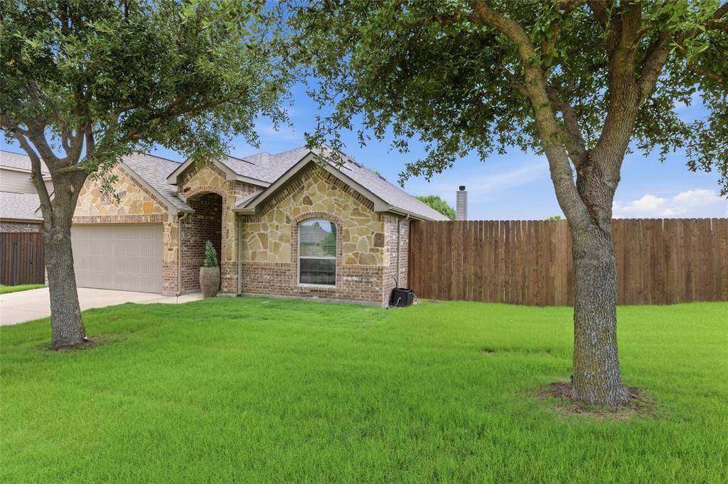 800 Silverthorne Drive, Burleson, TX 76028