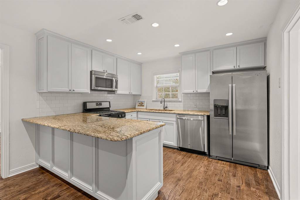 2725 Wayside Avenue, Fort Worth, TX 76110