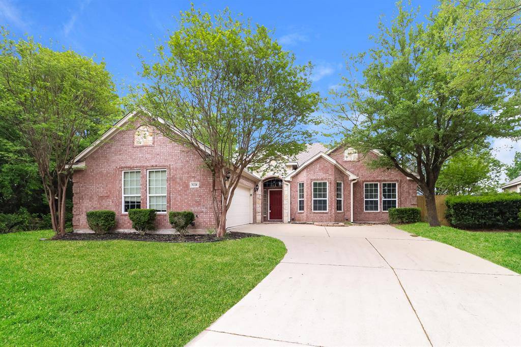 5228 Estrella Lane, Benbrook, TX 76126