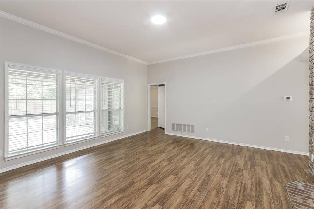 542 Renee Lane, Desoto, TX 75115