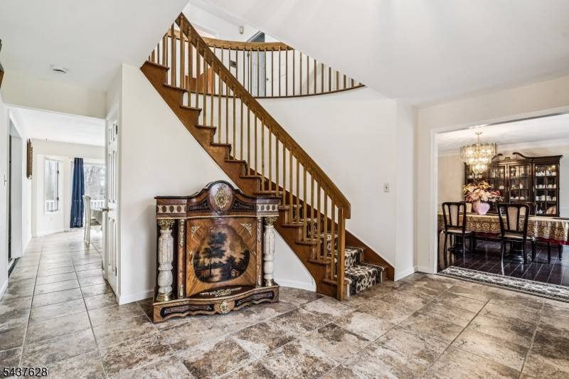 3 Shira Ln, Manalapan Twp., NJ 07726