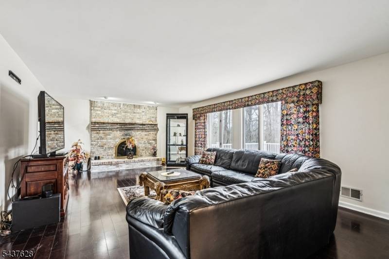 3 Shira Ln, Manalapan Twp., NJ 07726