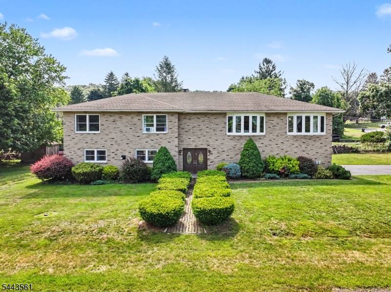14 Meadow Ln, Vernon Twp., NJ 07462