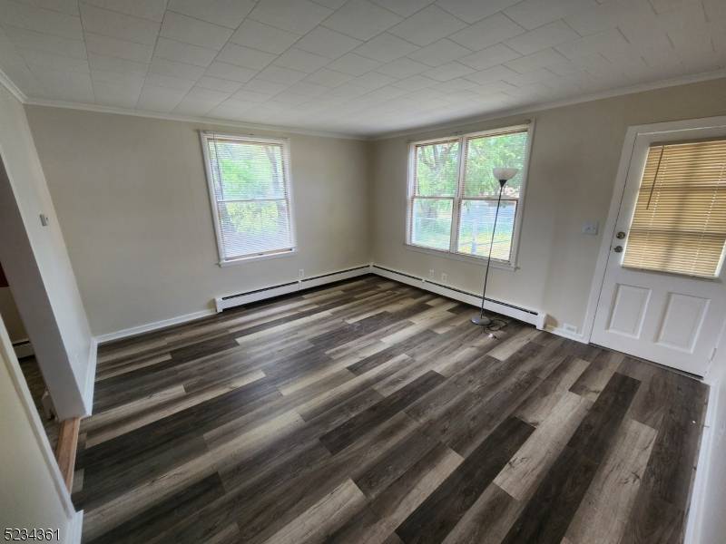 39 Mount Washington Dr, Clifton City, NJ 07013