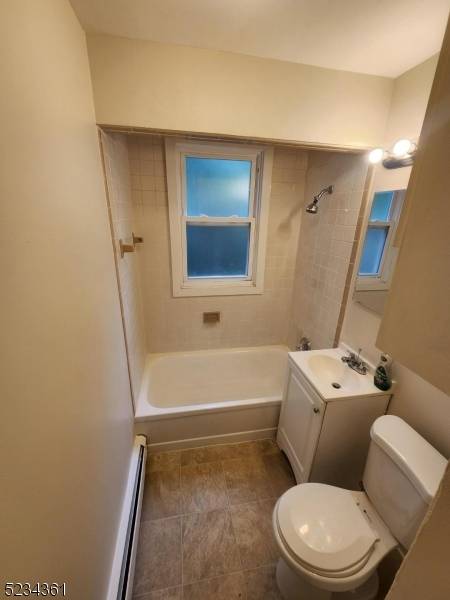 39 Mount Washington Dr, Clifton City, NJ 07013