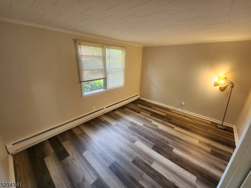 39 Mount Washington Dr, Clifton City, NJ 07013