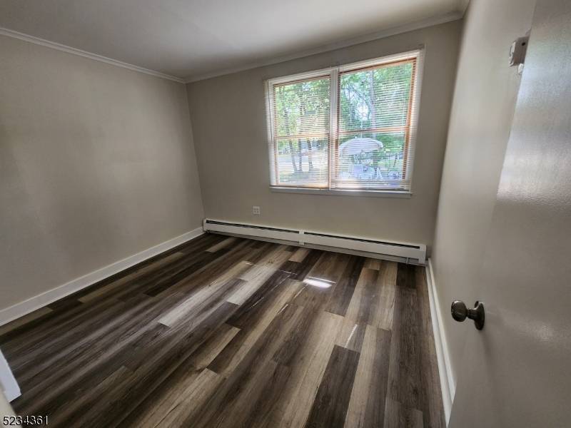 39 Mount Washington Dr, Clifton City, NJ 07013