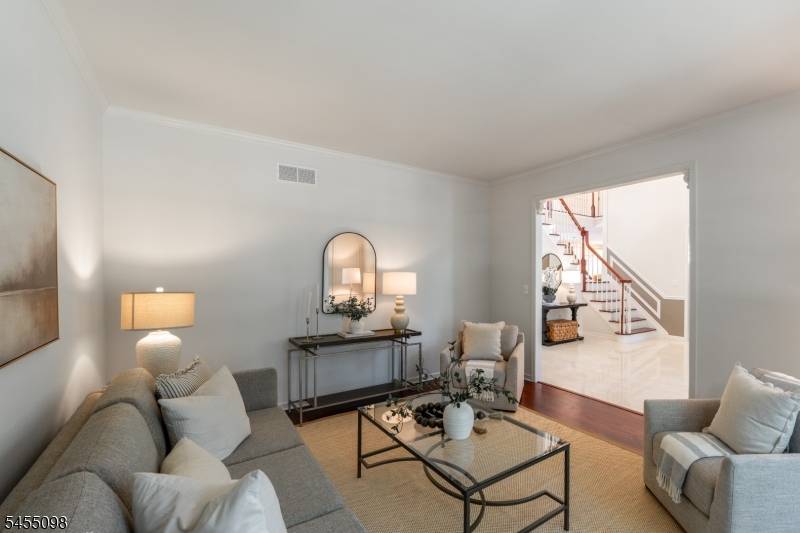 1 Red Oak Ln, Randolph Twp., NJ 07869