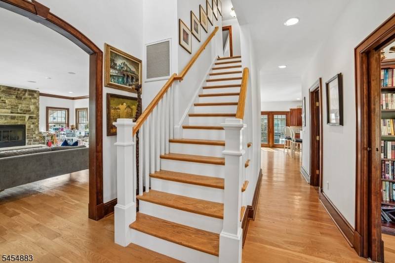 30 Groah Rd, East Hanover Twp., NJ 07936