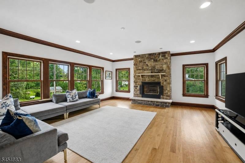 30 Groah Rd, East Hanover Twp., NJ 07936