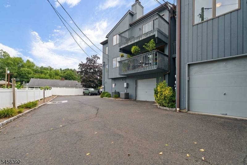 555 Riverside Ave #12, Rutherford Boro, NJ 07070