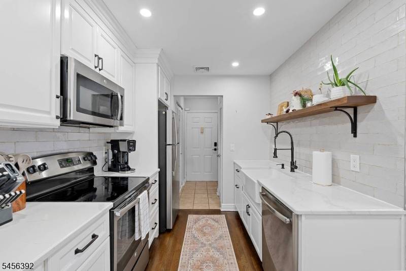 555 Riverside Ave #12, Rutherford Boro, NJ 07070