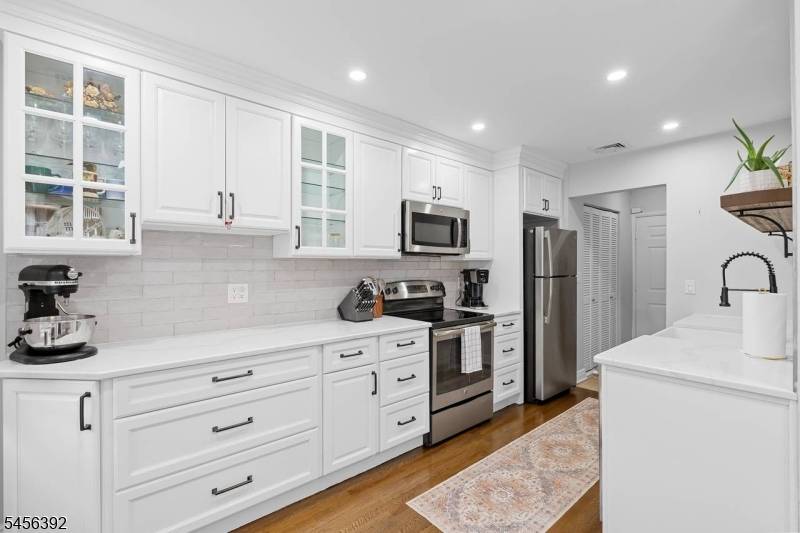 555 Riverside Ave #12, Rutherford Boro, NJ 07070