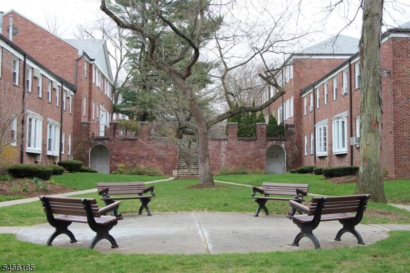23 Park Court #88, Verona Twp., NJ 07044