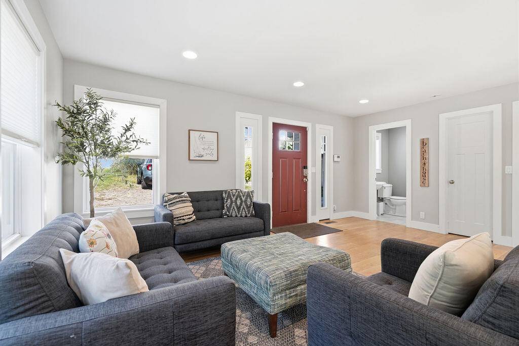 43 N Shore DR, South Haven City, MI 49090