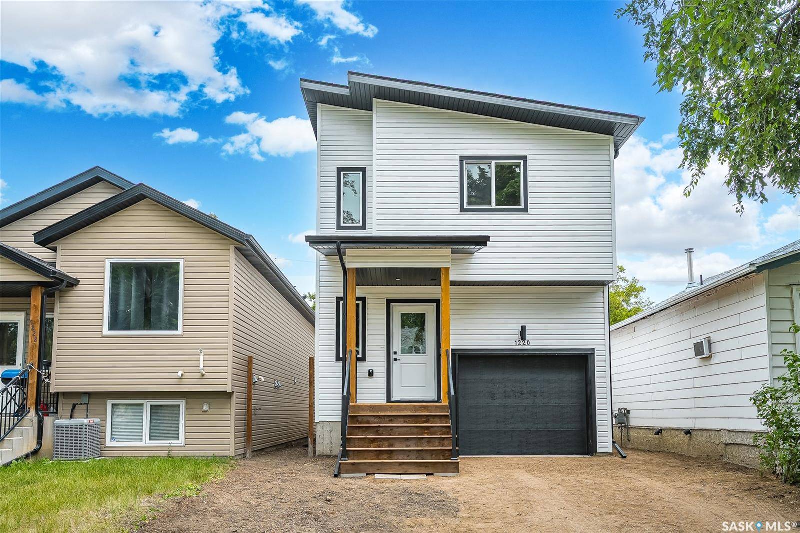1220 H AVENUE N, Saskatoon, SK S7L 2E2