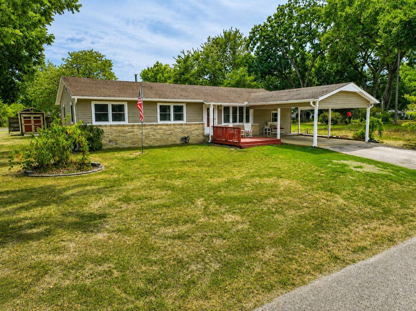 201 W 1st ST, Pineville, MO 64856