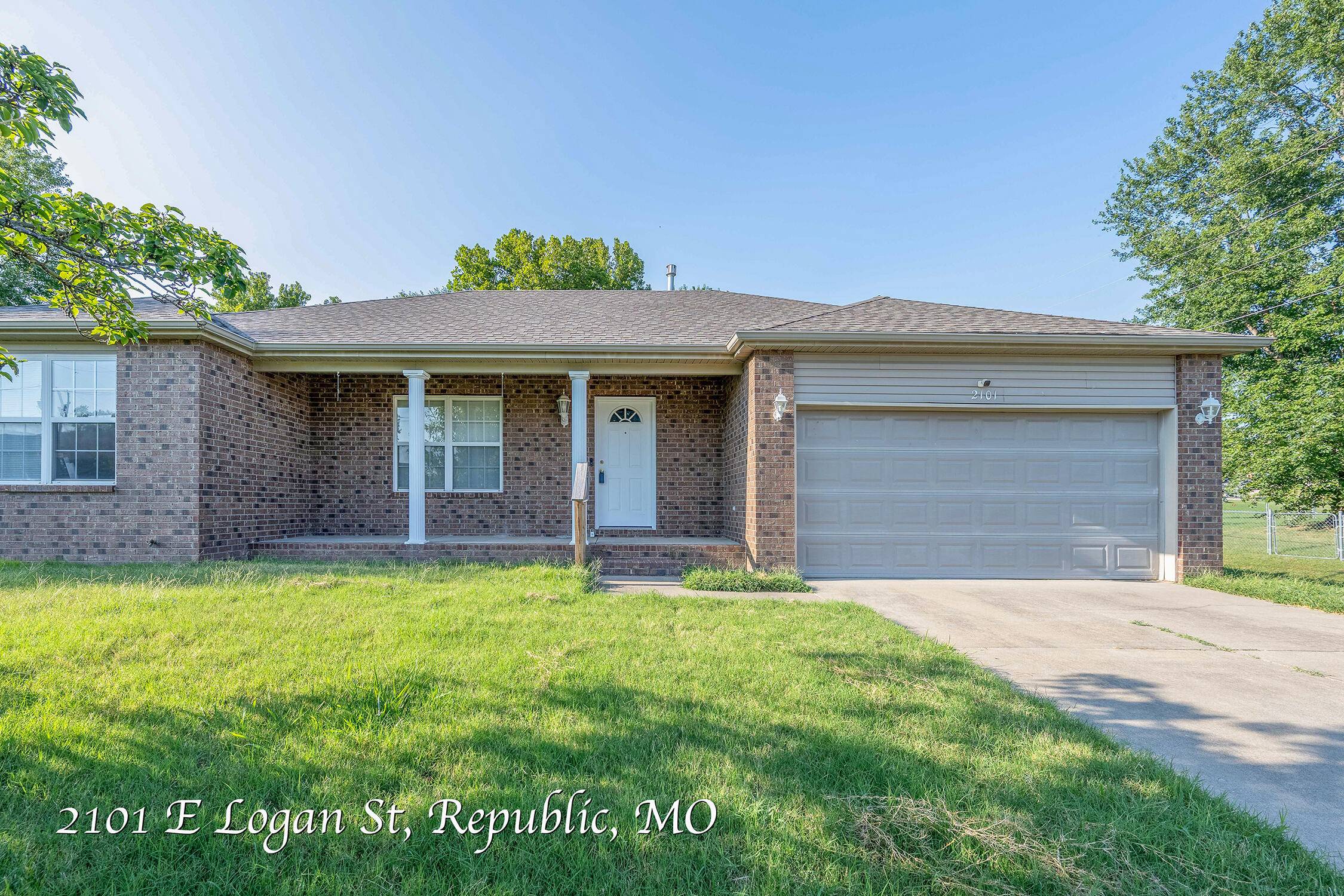 2101 E Logan ST, Republic, MO 65738