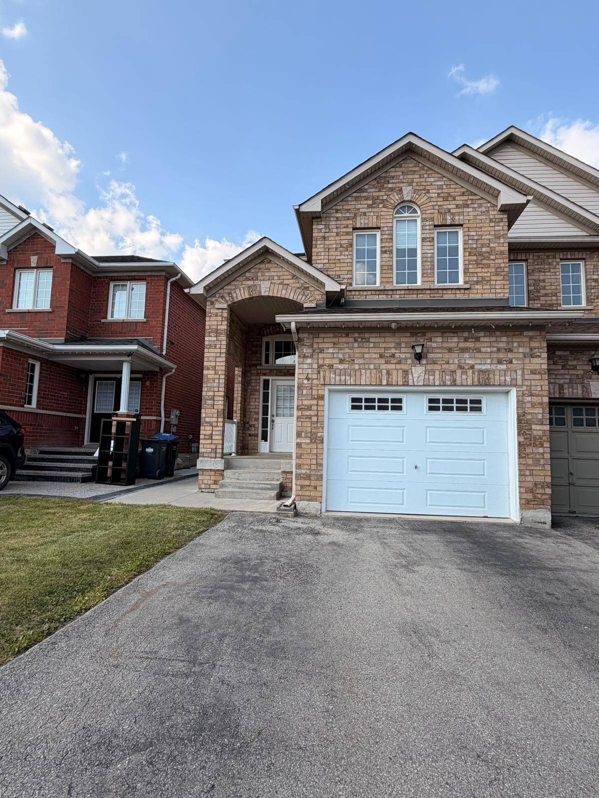 4 Flower TRL, Brampton, ON L6P 1P1