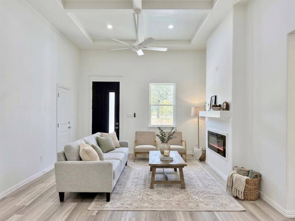 5555 Mercedes Circle, Granbury, TX 76048