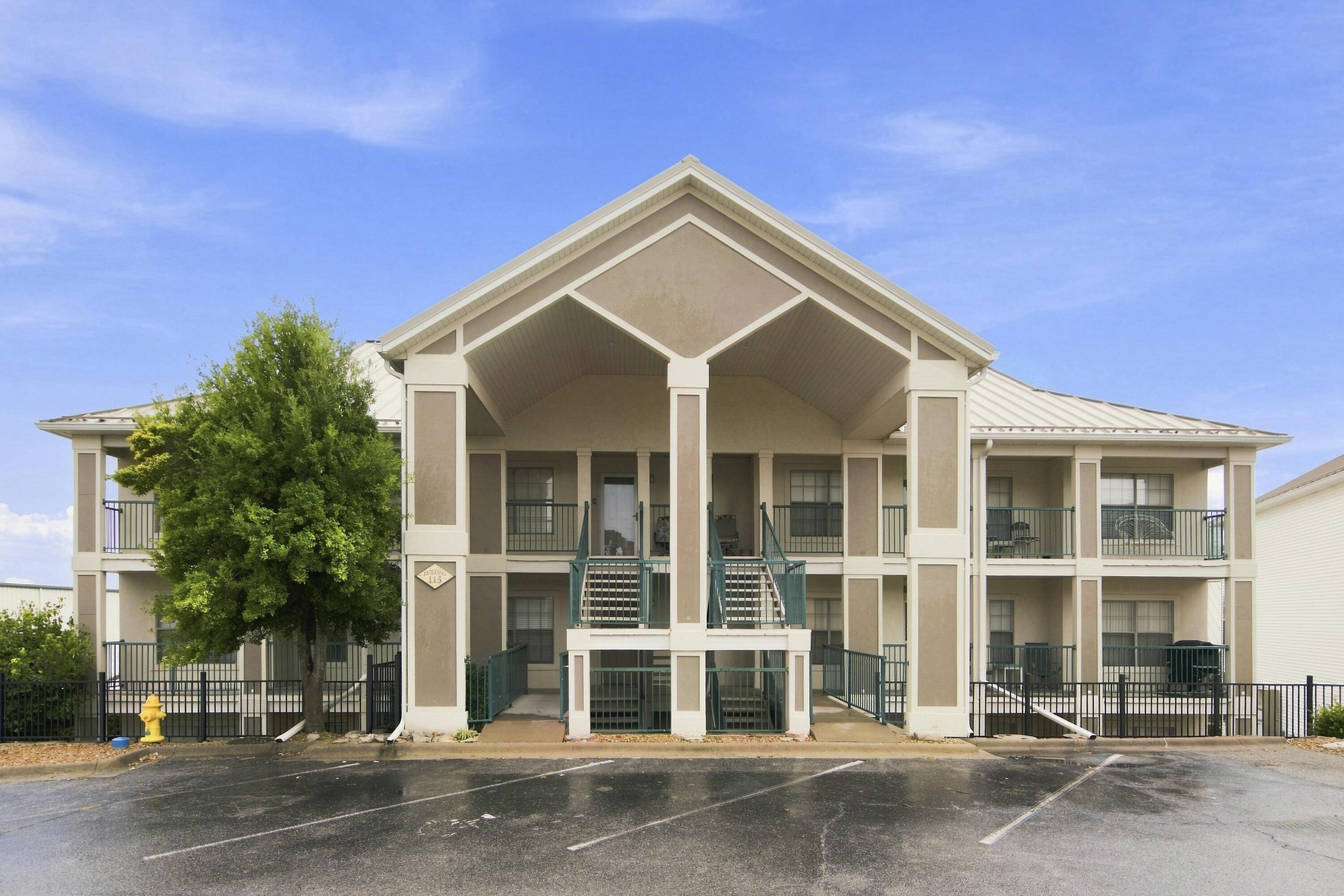115 Upper Emerald Bay CIR #F-4, Hollister, MO 65672