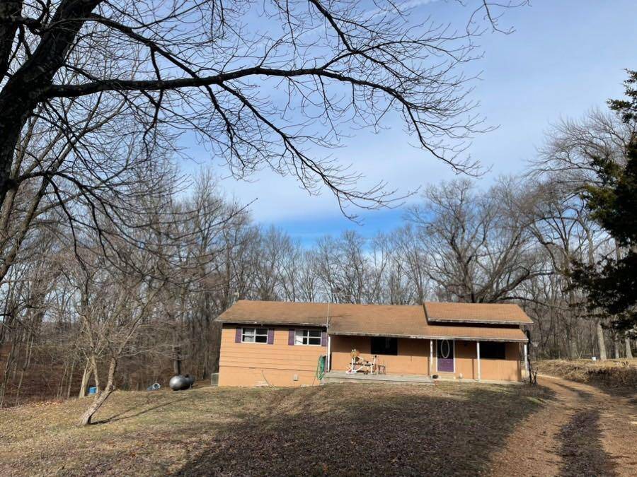 1356 Farm Road 2272, Washburn, MO 65772