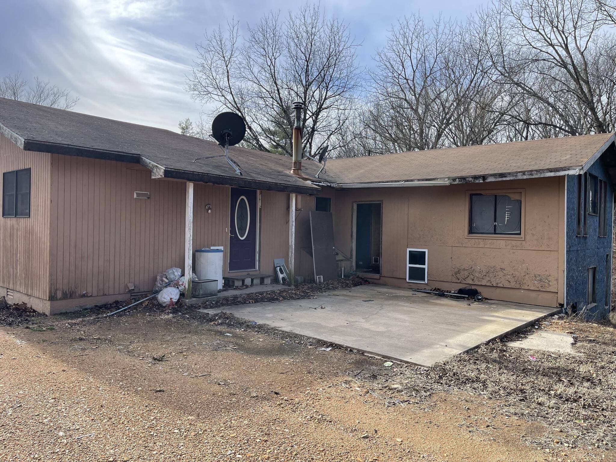 1356 Farm Road 2272, Washburn, MO 65772