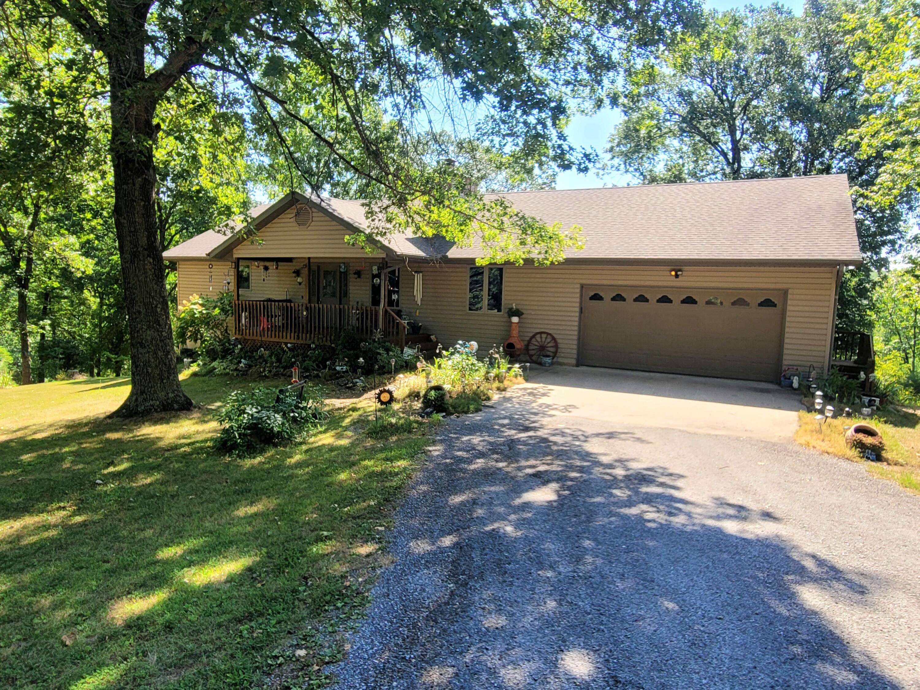 000 Railey Creek RD, Reeds Spring, MO 65737
