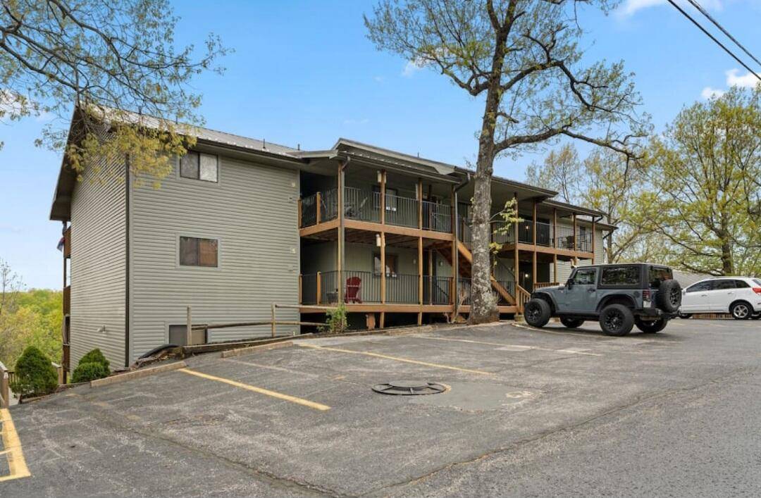 388 Notch LN #4, Branson West, MO 65737