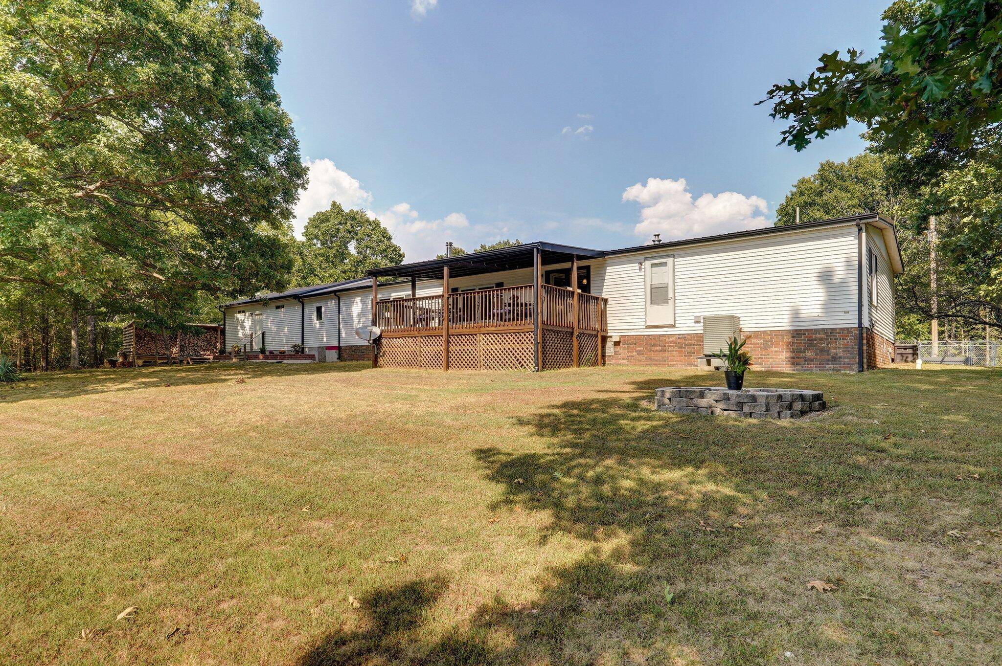 251 Holly LN, Galena, MO 65656