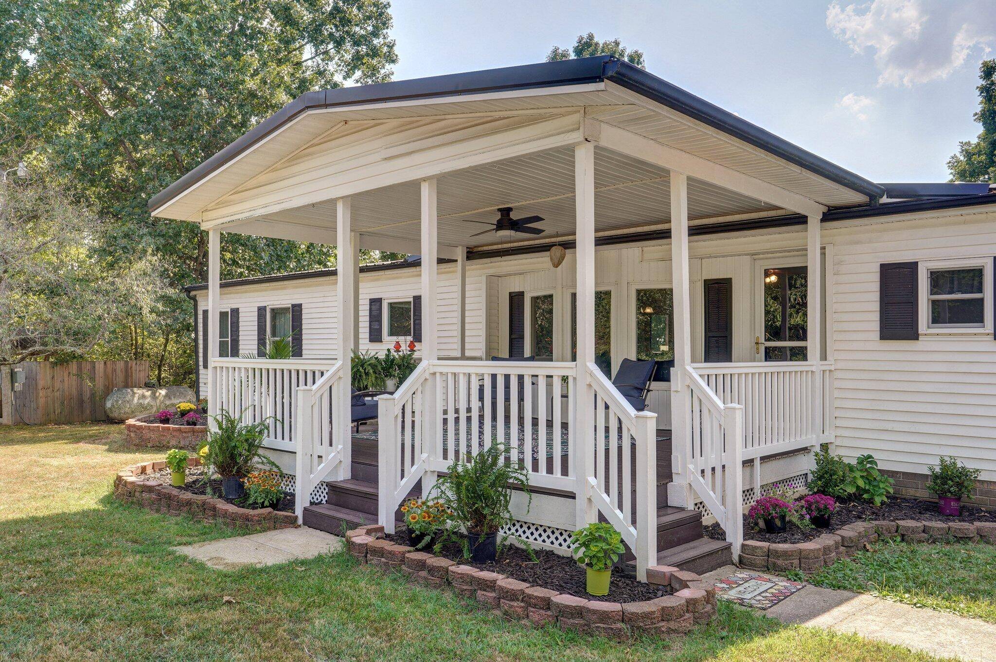 251 Holly LN, Galena, MO 65656
