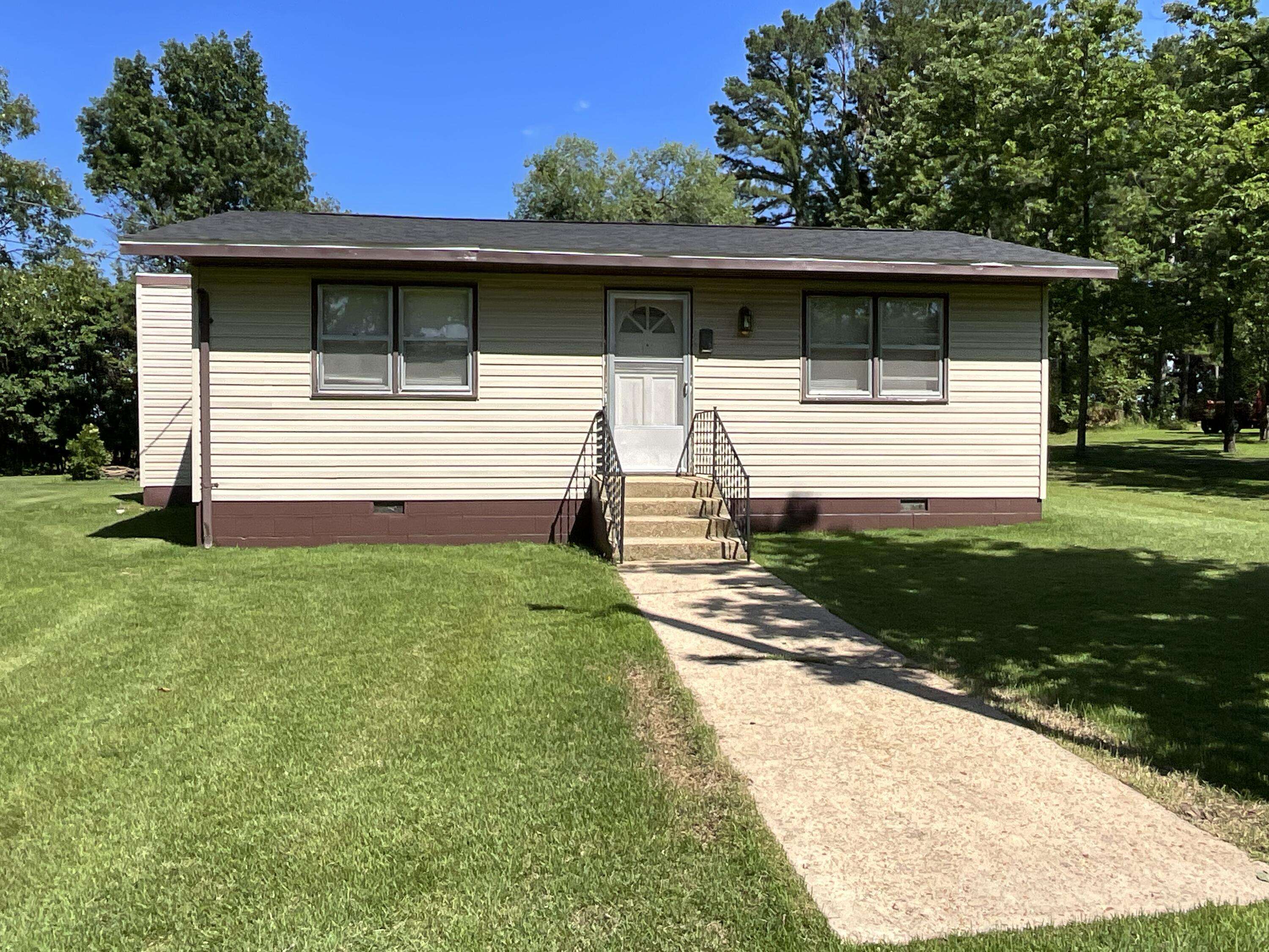 932 State Highway Hh, Isabella, MO 65676