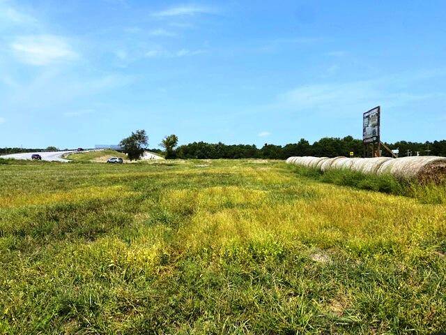 000 Highway 39, Aurora, MO 65605