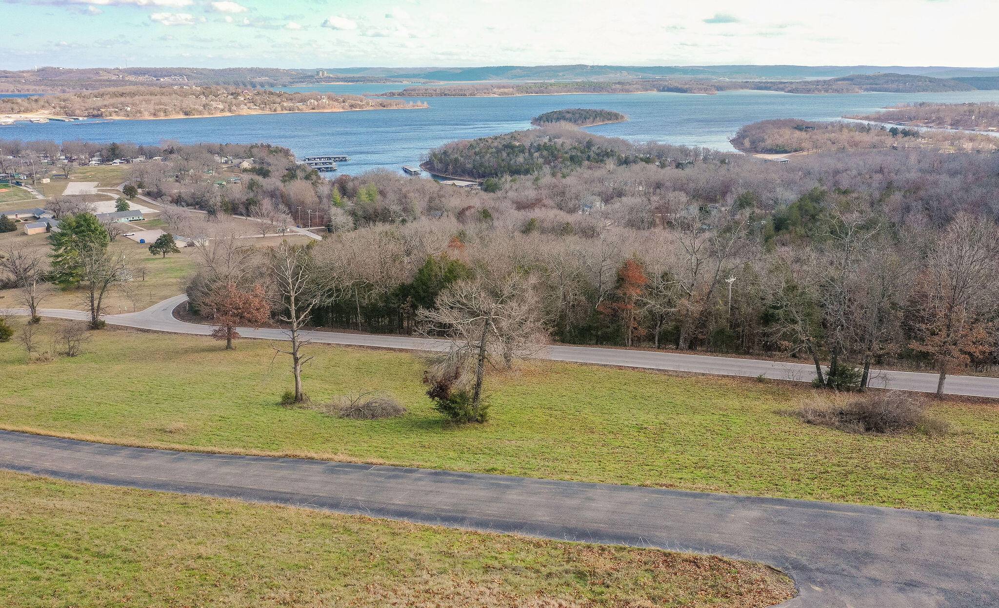 9a Carriage Oaks Drive DR, Reeds Spring, MO 65737