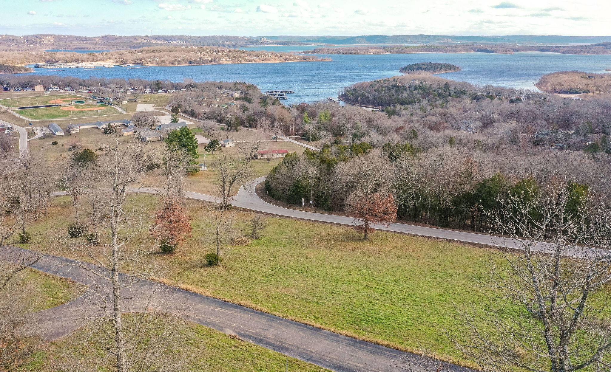 9a Carriage Oaks Drive DR, Reeds Spring, MO 65737