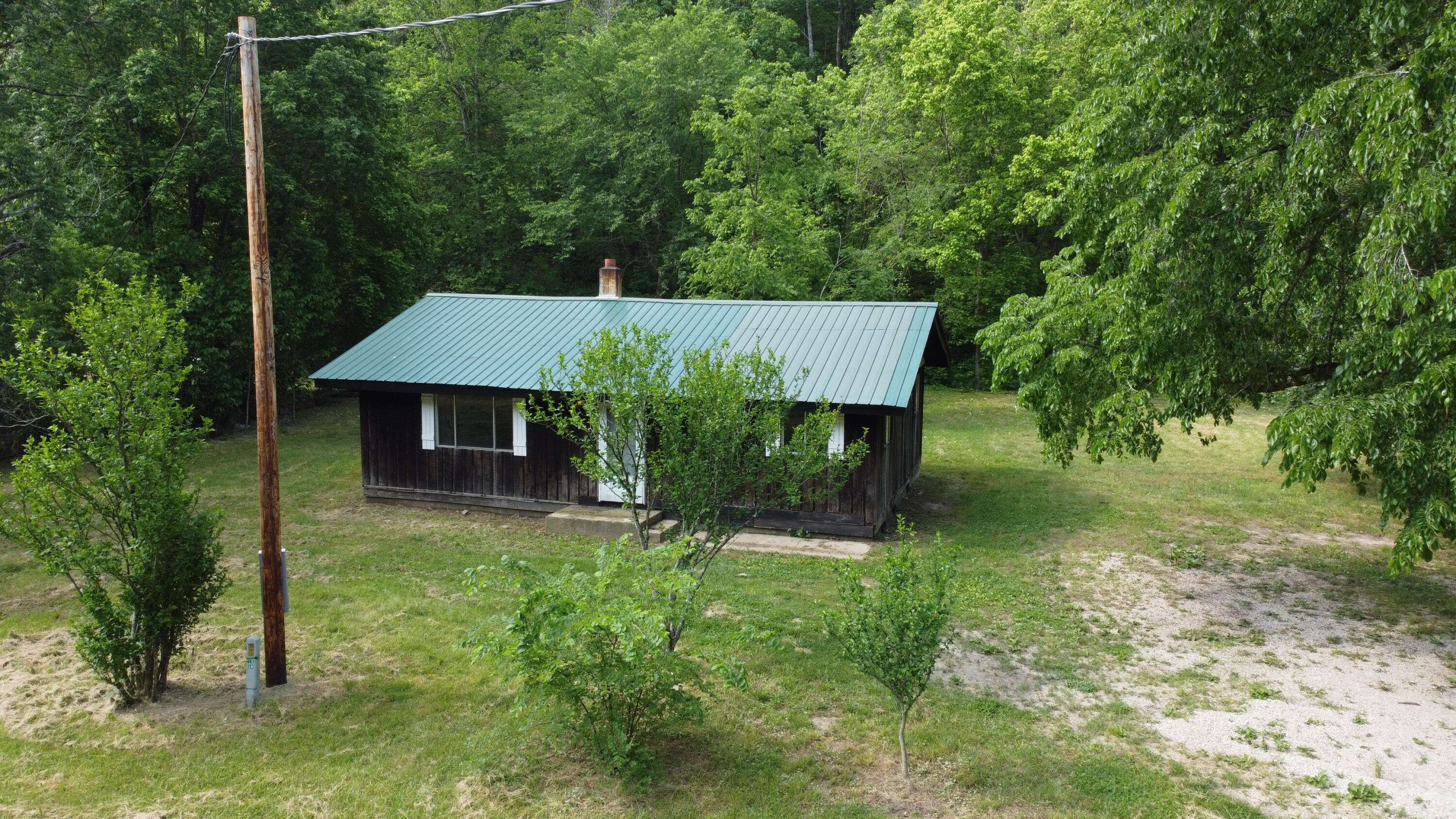 736 State Highway Y, Ellington, MO 63638