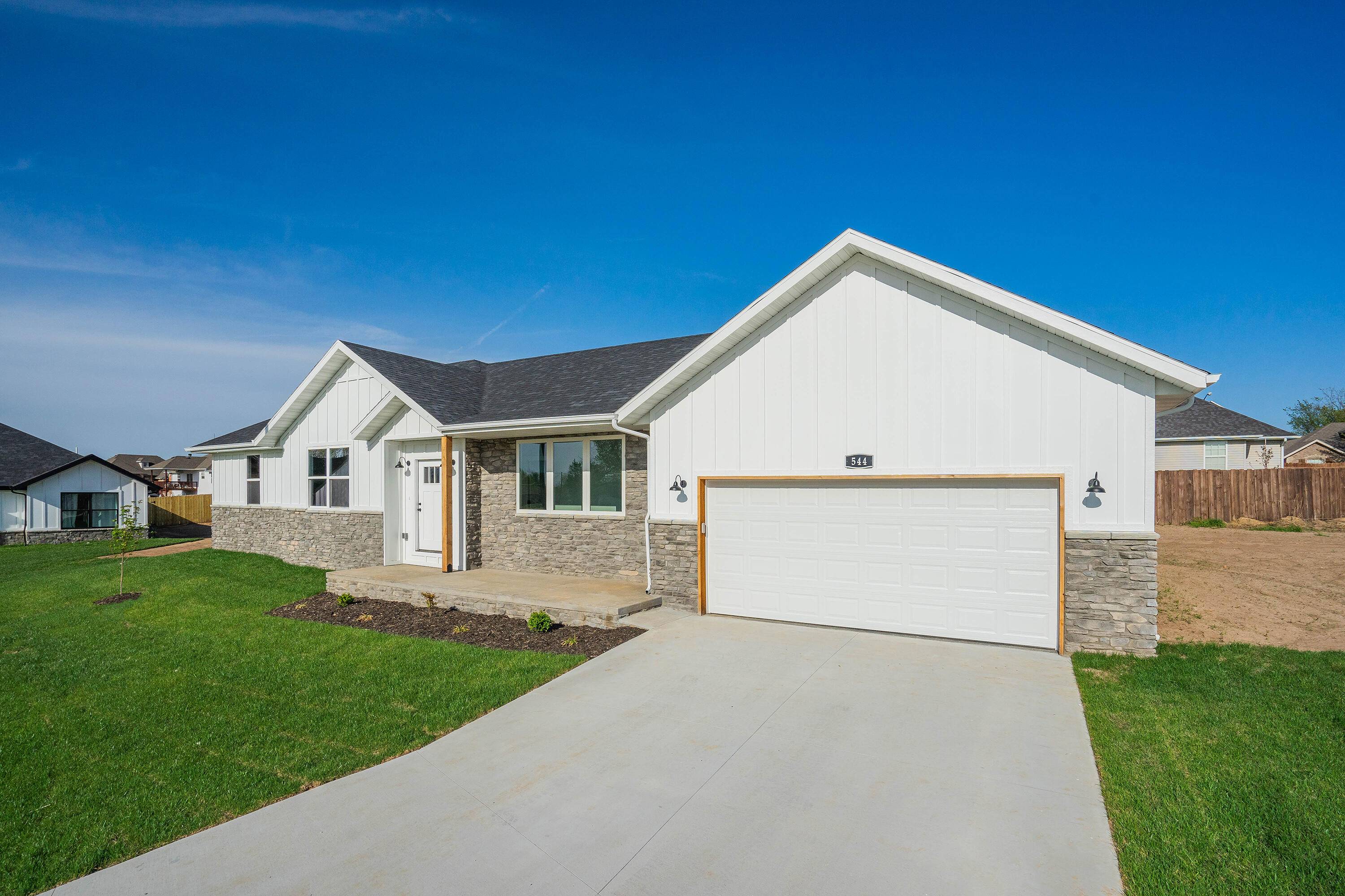 1213 N London PL, Republic, MO 65738