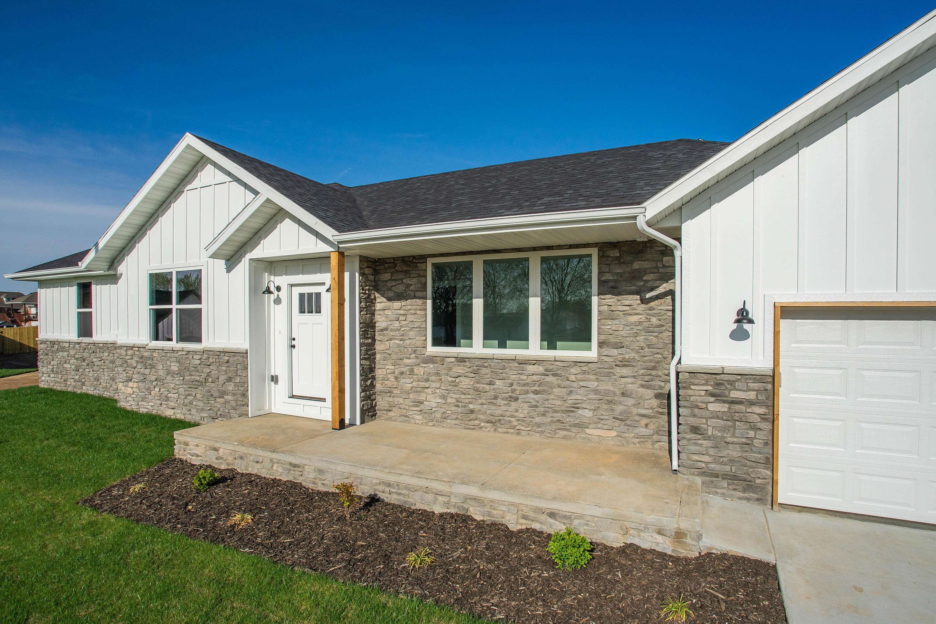 1226 N London PL, Republic, MO 65738