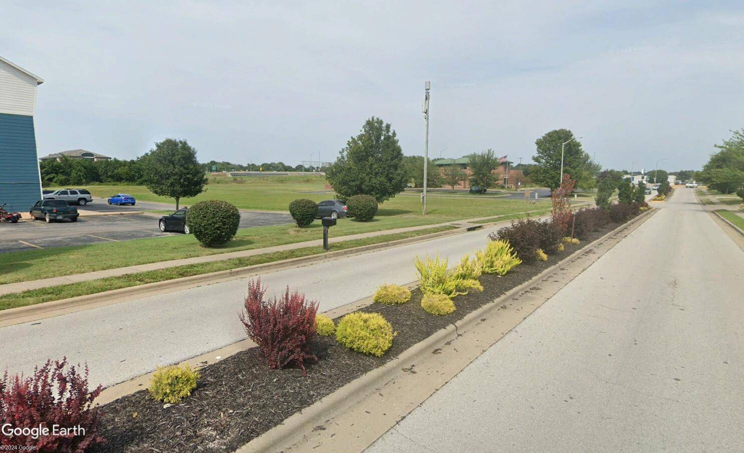 2009 W Kingsley ST, Springfield, MO 65807