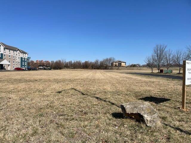 2009 W Kingsley ST, Springfield, MO 65807