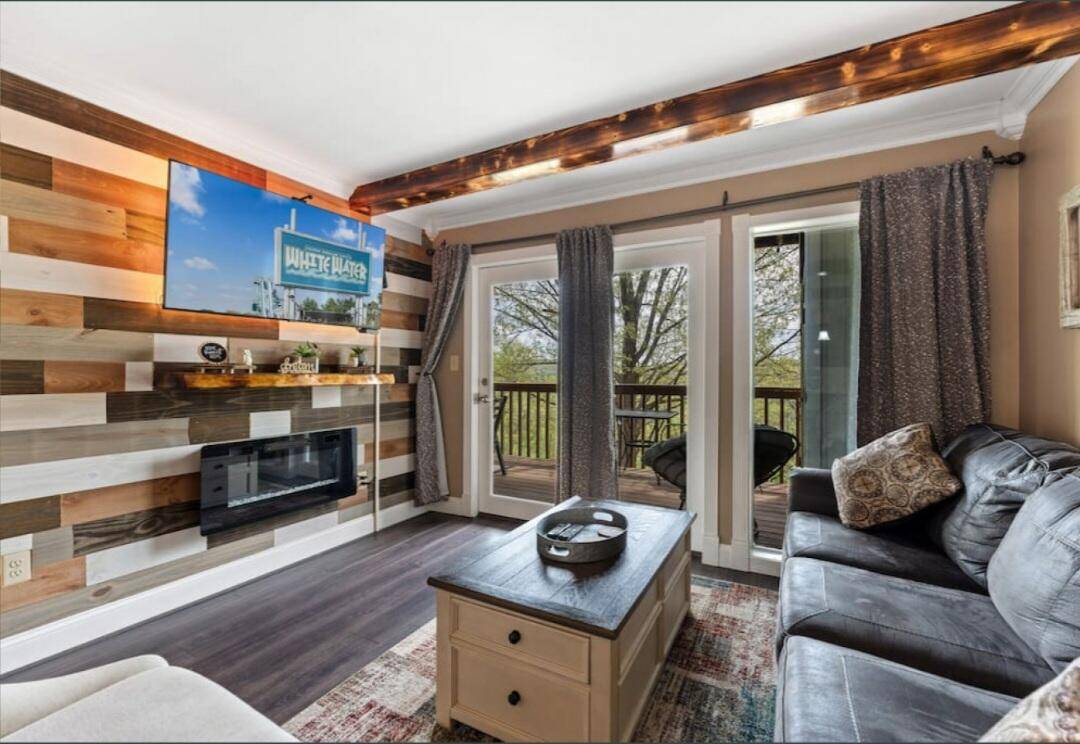 550 Notch LN #1, Branson West, MO 65737