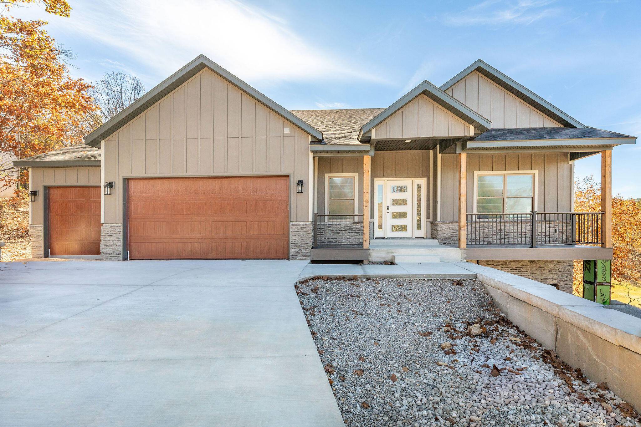 411 Silverwood CIR, Branson West, MO 65737