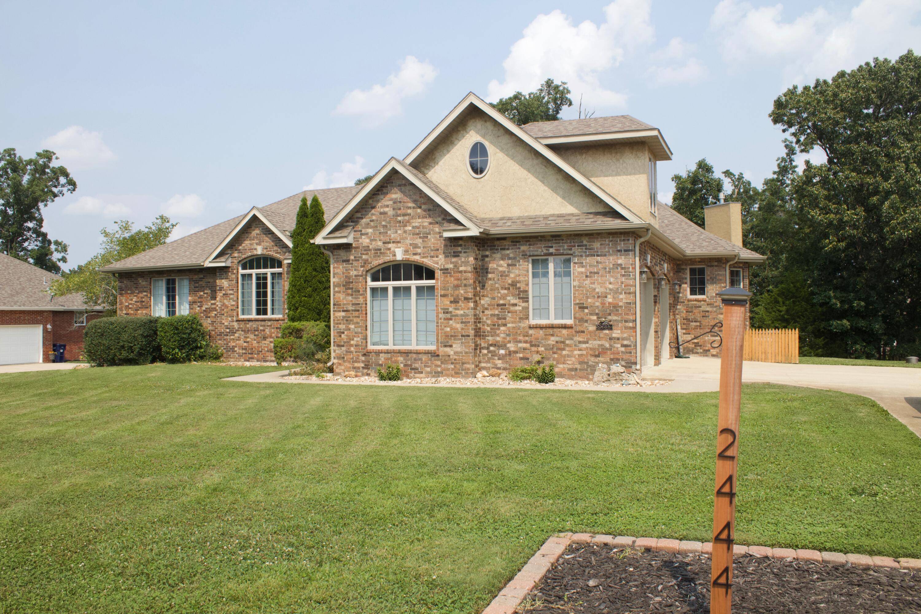 2444 Copperwood DR, Lebanon, MO 65536
