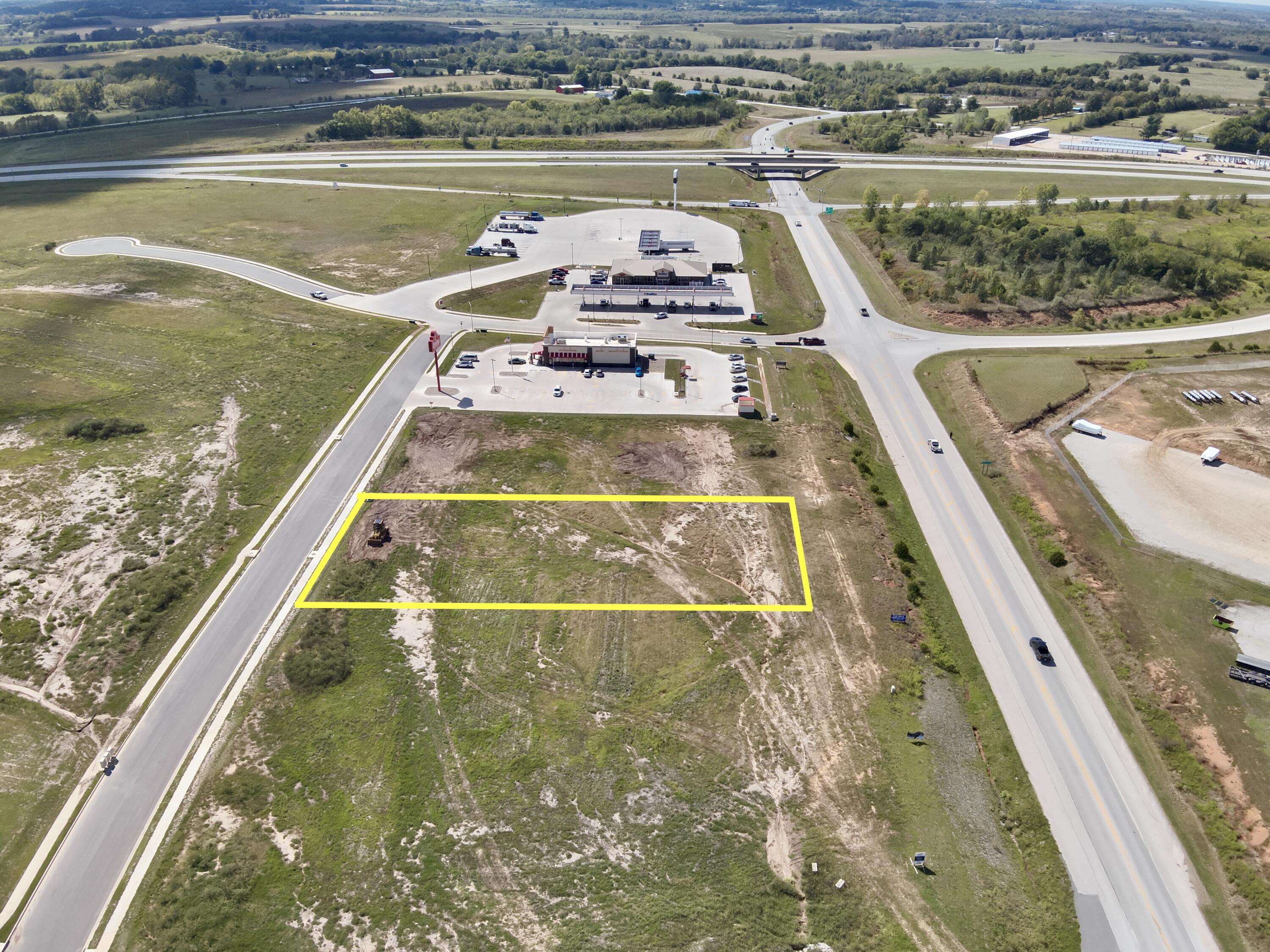 004 S Durango DR, Bolivar, MO 65613