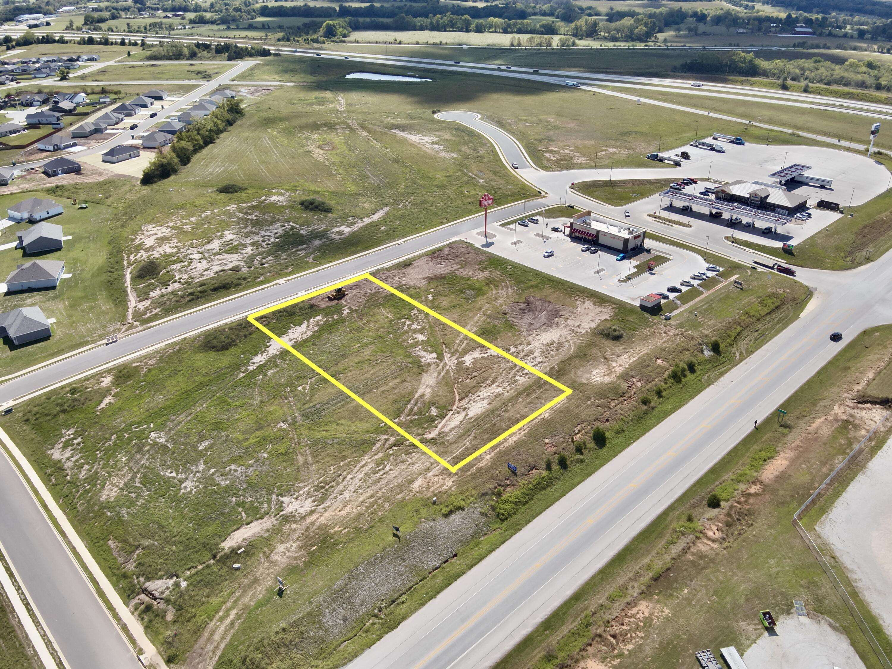 004 S Durango DR, Bolivar, MO 65613