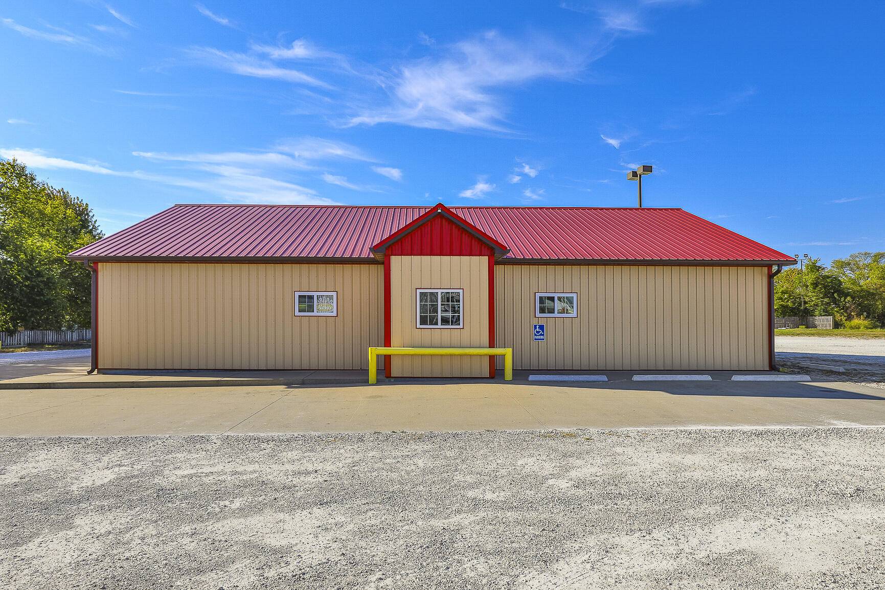 1450 E Mt Gilead RD, Bolivar, MO 65613
