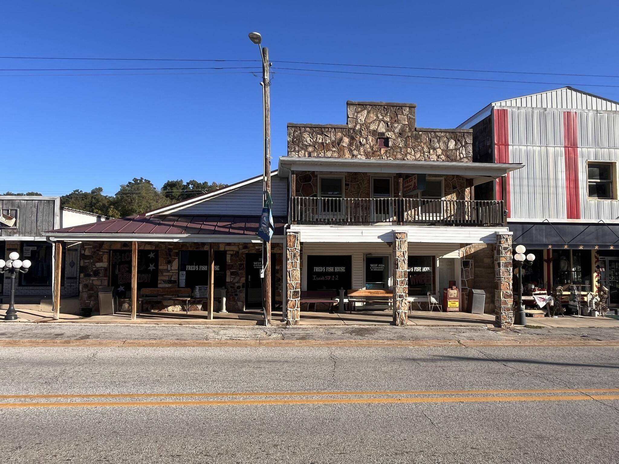 225 Main ST, Mammoth Spring, AR 72554